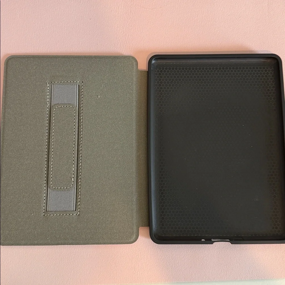 Homebody Decorative Tablet Case - Cream Illustrated Design